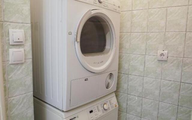 Quiet Luxury Family Apt Belgrade Fortress Center