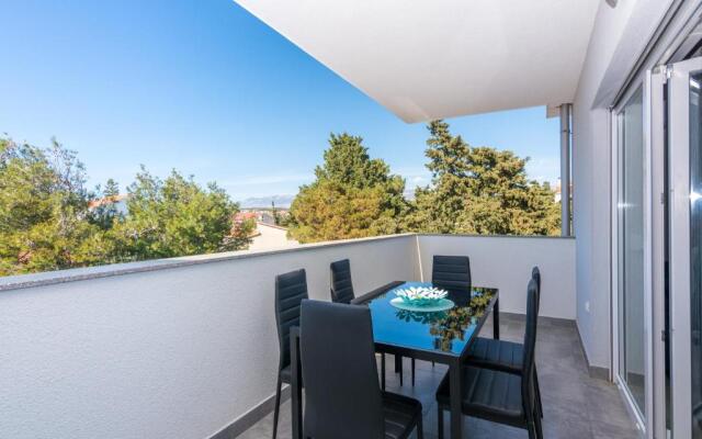 Pasko 2 modern furnished ap for 7