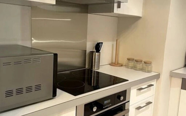 1bedroom Apartment With Terrace Near Mail of Istanbul