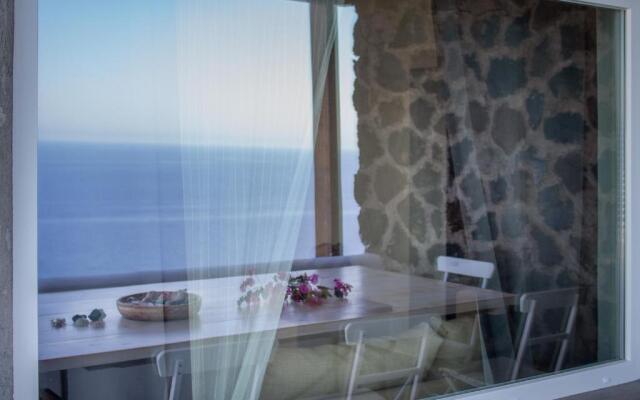 Dammuso sulla scogliera