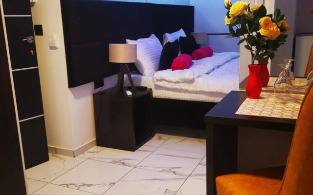 Small Luxury En suites ELEONOR