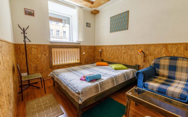 Sun Clarita Living Quarters