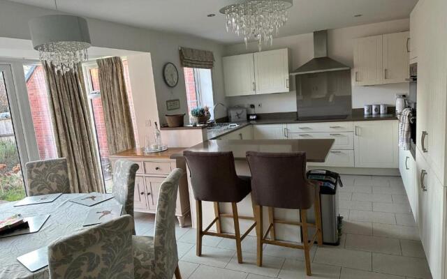 Stunning 4BD Family Getaway Westbury Wiltshire