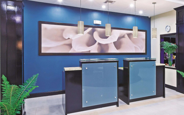 La Quinta Inn & Suites by Wyndham Marshall