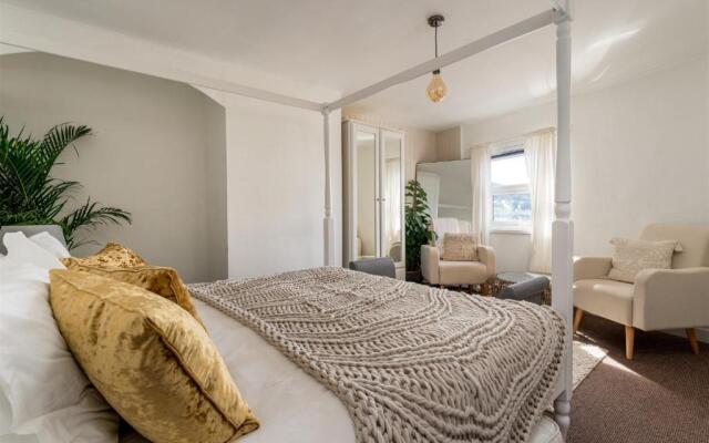 Crab Shack Apartments - Stylish back beach duplex apartment, Teignmouth