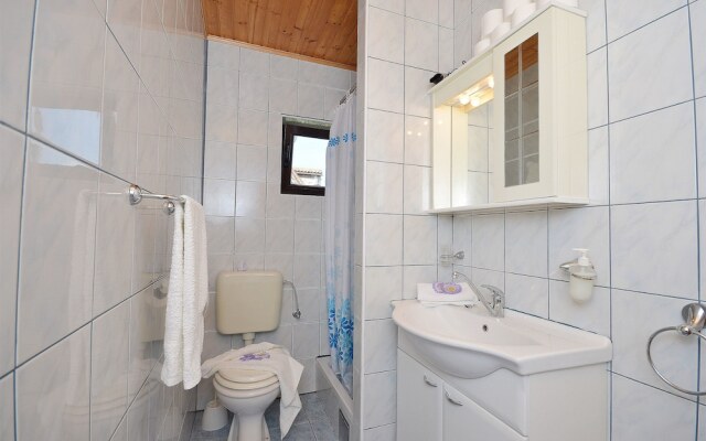 Apartment and Room Ivica