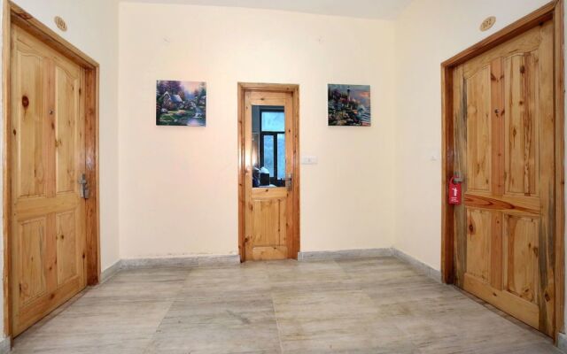 OYO 9995 Manali Plaza