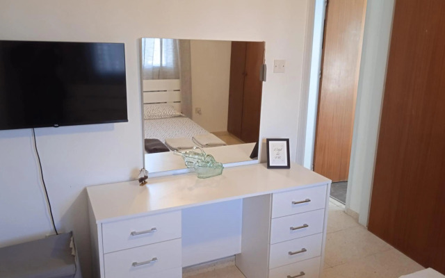 Larnaca, Pervolia 1 bedroom seaside apartment