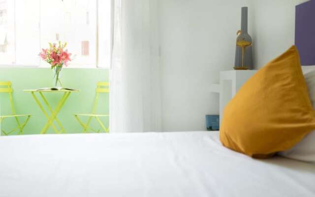 Lovely 2 bed Flat in Front of the Colosseum!