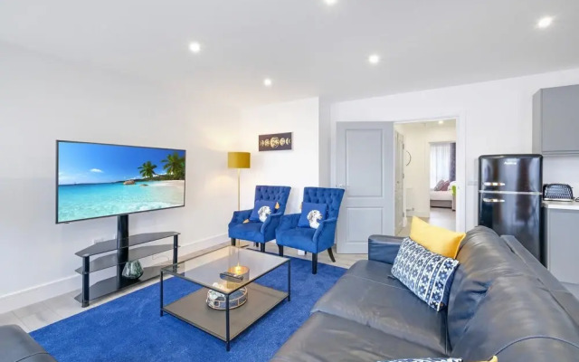 Luxury 1 & 2 bed Apartment free parking