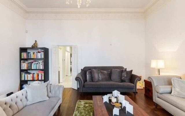 Stunning 2 Bed Apt, Sleeps 3 in Kensington