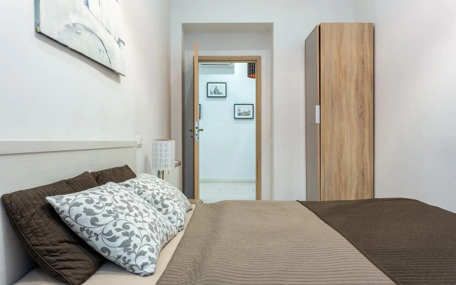 Goldcentral Apartment Dob