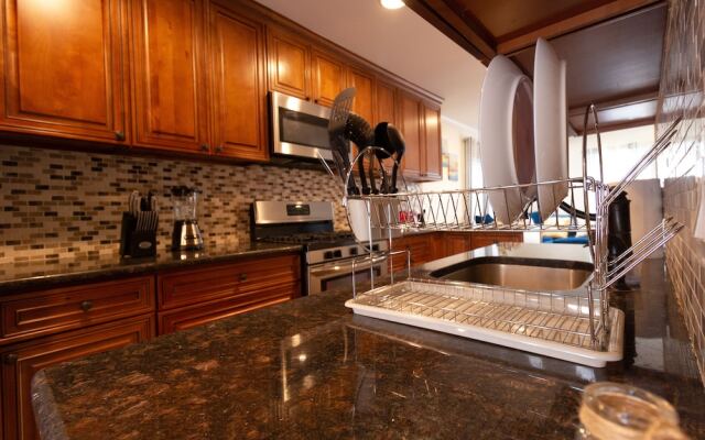 Yachtsman's Cove with 3-Levels