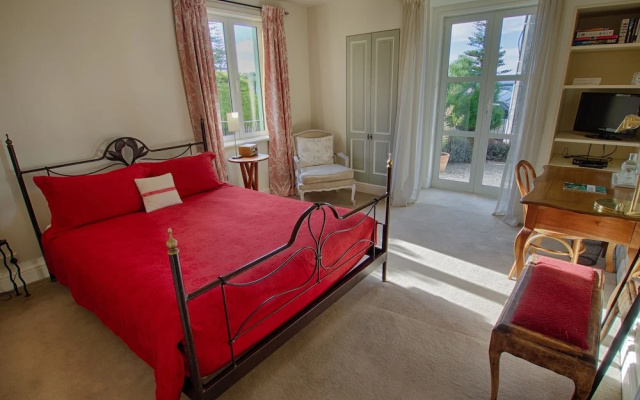 Le Petit Hotel