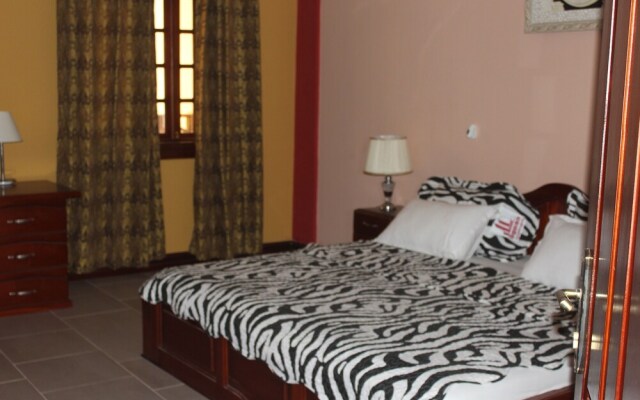 Oguaa Apartments & Lodging