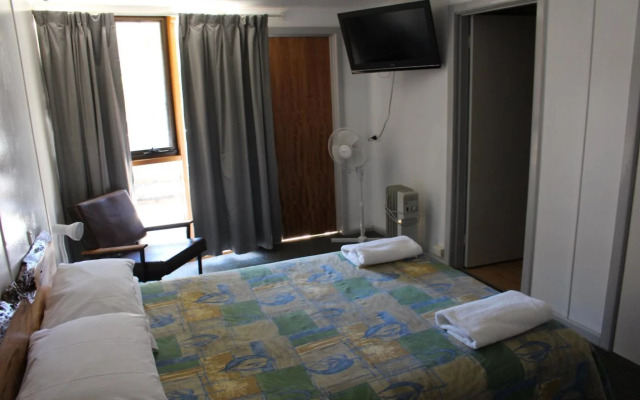 Tullah Lakeside Lodge