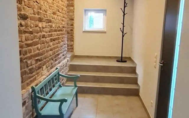 Eifelhof mit Obstbaumwiese