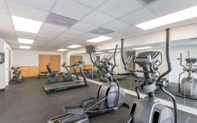 Days Inn & Suites by Wyndham Clermont