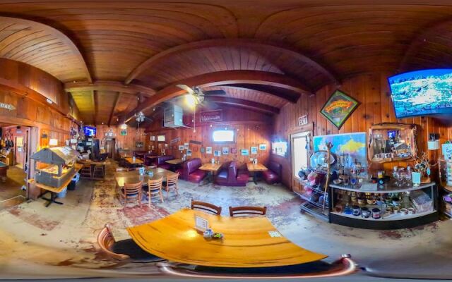 Gena's Sierra Inn & Restaurant
