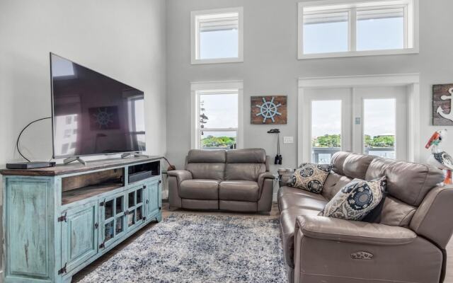 Pelican at Sound Side