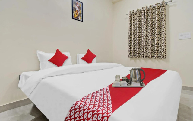 OYO Flagship 70066 Hotel Green Apple