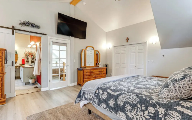Palmer Getaway w/ Mountain Views & Fire Pit!
