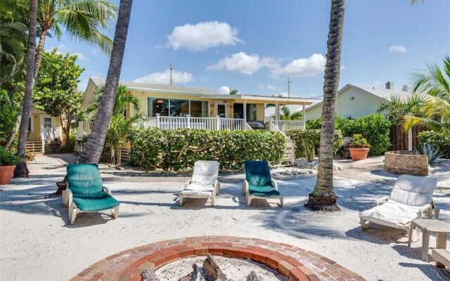 Tropical Paradise - Three Bedroom Home