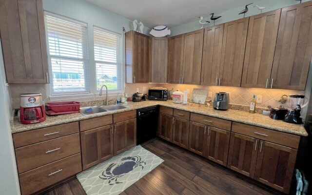 Sea-renity 3 Bedroom Home by Redawning