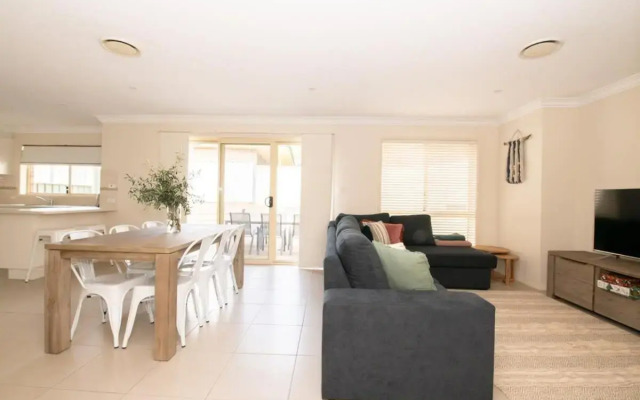 Park Villa Spacious 2 Bedroom Unit Close to CBD