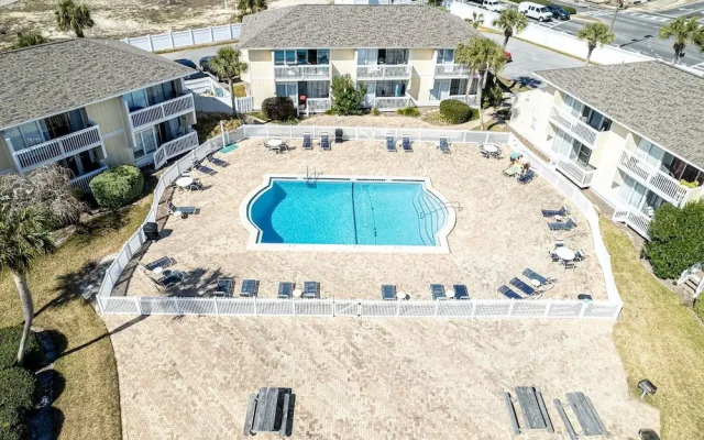 8226 is an upstairs pet friendly studio located in Sandpiper Cove by RedAwning