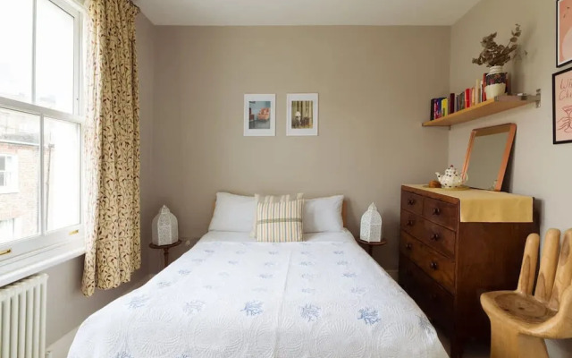 Sunny Roof Terrace Barons Court Sleeps 4-6