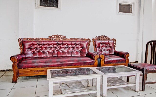 SPOT ON 92791 4 Saudara Hotel