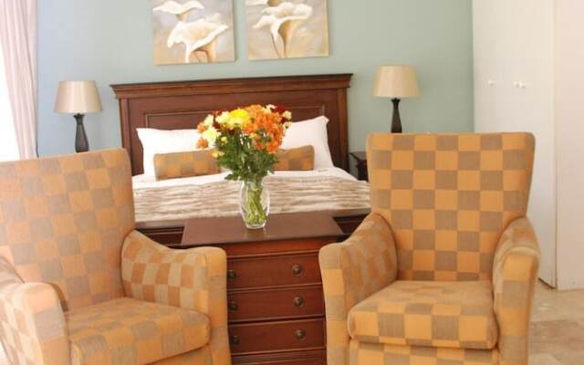 Woodmead Guest Lodge