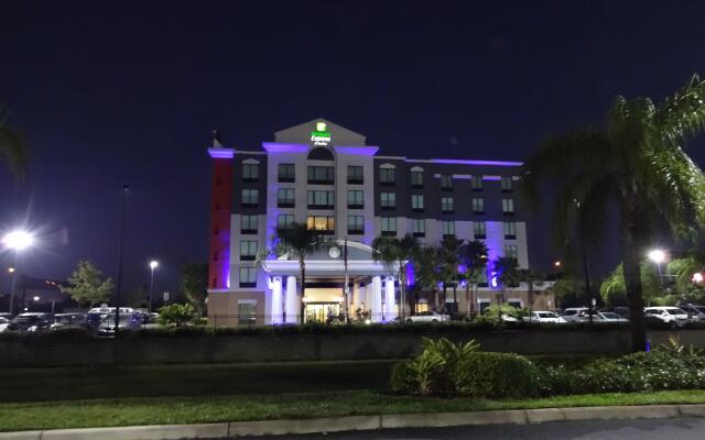 Holiday Inn Express & Suites, International Drive, an IHG Hotel