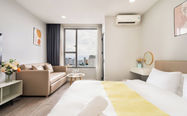 REM Rivergate Garden Pool Signature Apartments