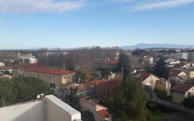 Agréable appartement 4 pièces, vue Mont Ventoux, proche remparts