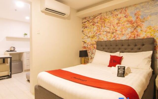 RedDoorz Plus @ La Belle Residences Makati City