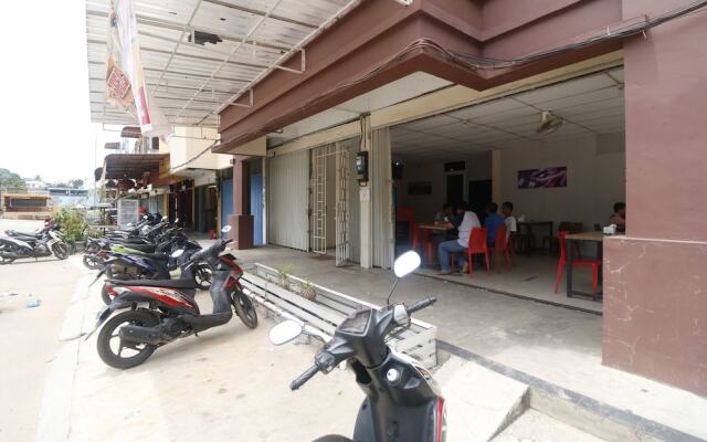 RedDoorz near Nagoya Hill Batam 2