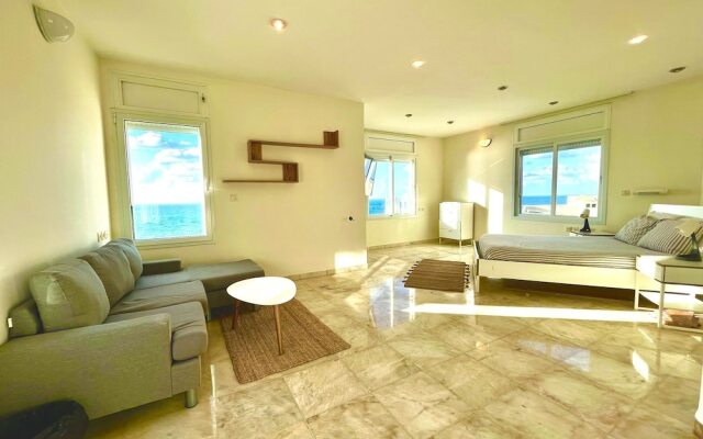 Luxurious Sea View 3BR Pool Spa and Gym