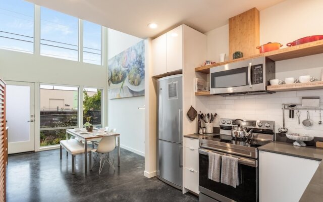 2BR 2BA The Ballard Modish Seattle Location With Rooftop View
