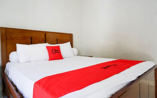 RedDoorz near Mutiara SIS Al Jufrie Airport Palu