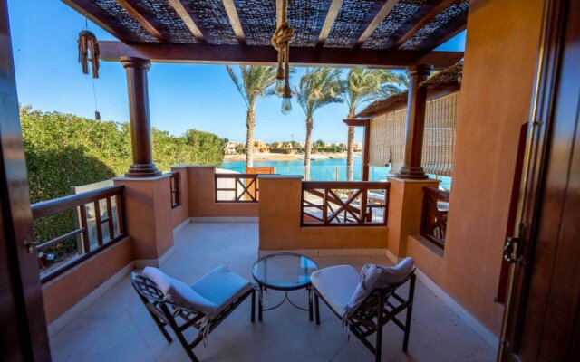 Charming Lagoon Villa Egyptian Style -Sabina 117
