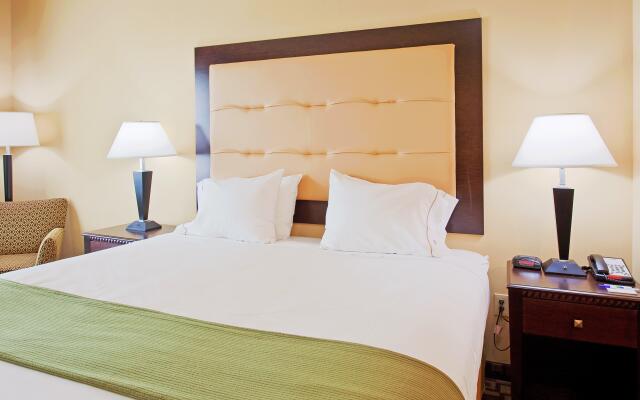 Holiday Inn Express & Suites Foley by IHG