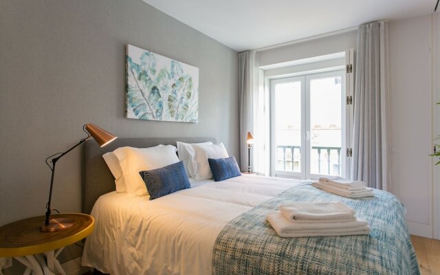 ALTIDO Sunny 1-bed flat w/terrace&sea view in Baixa, 3mins to Arco da Rua Augusta