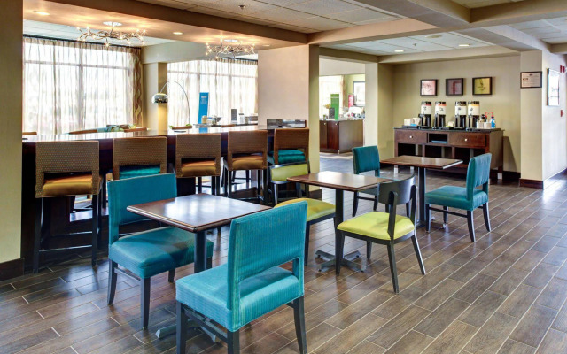Hampton Inn & Suites Fultondale Birmingham I 65, AL