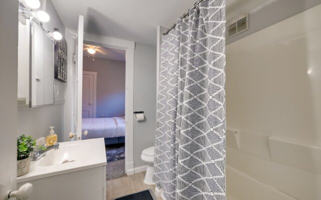 5 Mi to Dtwn: Pittsburgh Apt w/ Balcony