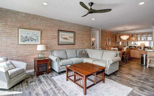 Channelview 213