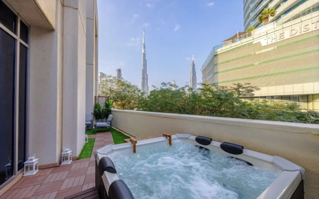 Durrani Homes - The Luxe Retreat 4BR Podium villa with private Jacuzzi and Burj Khalifa View