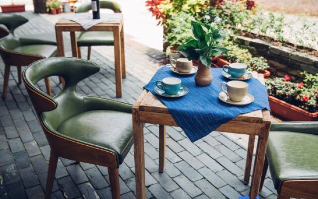 Hupan Shanju Guesthouse