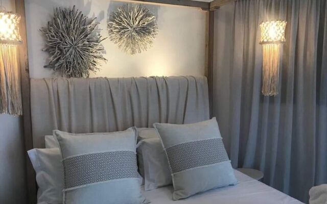 Volcano Luxury Suites Milos - Adults Only